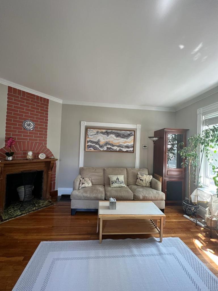 Private In A Grand House Habitación en casa particular Boston